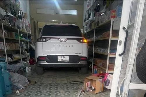 Vụ ô tô lao vào nhà tông tử vong bé 17 tháng tuổi: Người mẹ xót xa kể lại giây phút ô tô lao vào nhà, tông trúng hai mẹ con