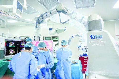 'Hồi sinh' ngoạn mục nhờ mổ não bằng Robot AI tại Bệnh viện Đa khoa Tâm Anh TPHCM