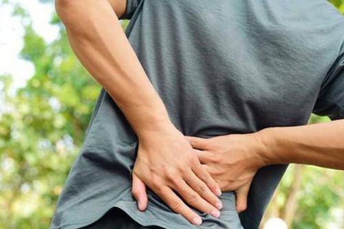 Đau lưng do trượt đốt sống, làm gì để phòng?