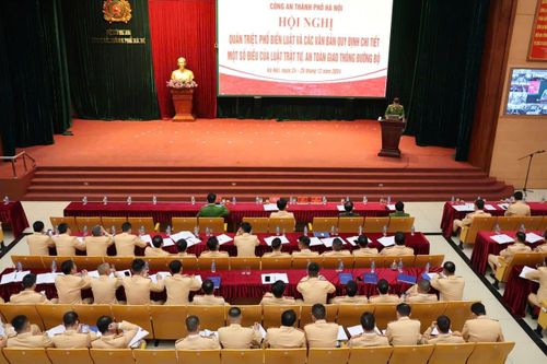 Trang bị những thông tin mới của pháp luật về trật tự an toàn giao thông cho cán bộ chiến sỹ Công an Hà Nội