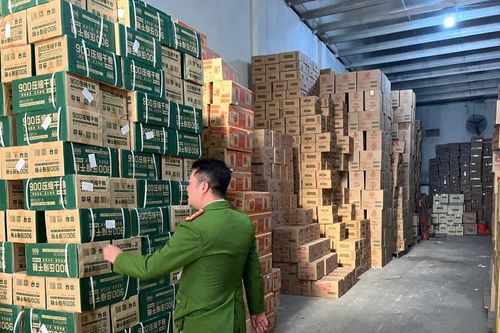 Hà Nội: Thu giữ gần 1 tấn bánh kẹo, hạt ngũ cốc không rõ nguồn gốc