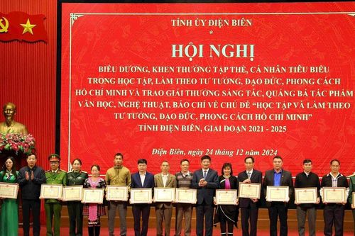 Điện Biên: Nhiều tập thể, cá nhân được tôn vinh, trao giải