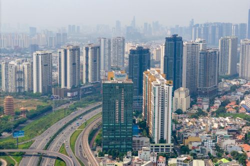 Người TP.HCM chỉ đủ tiền mua nửa căn nhà