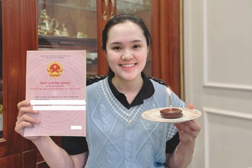Bà xã Duy Mạnh tự thưởng sinh nhật tuổi 28 bằng căn nhà phố cổ