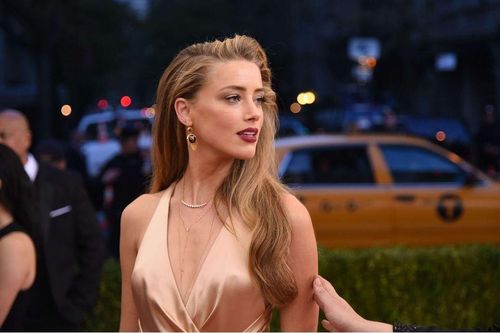 Amber Heard ủng hộ vụ kiện của Blake Lively