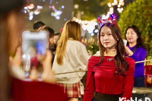 Không khí rộn ràng đón Giáng sinh ở Hà Nội