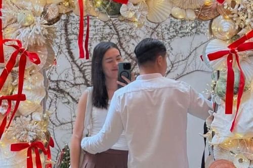Phụ công bóng chuyền số 1 Việt Nam khoe khéo ảnh hẹn hò ngày Giáng sinh, fan khen ngợi một điều ở bạn trai