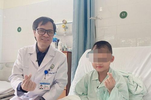 Gia đình xin về, bác sĩ quyết tâm cứu bệnh nhi mắc khối u tuyến tùng nguy hiểm