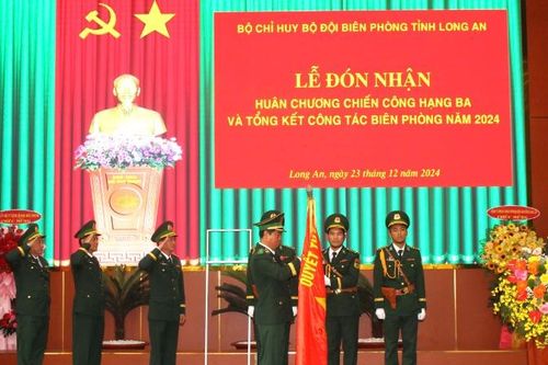 Bộ đội Biên phòng Long An đón nhận Huân chương Chiến công hạng Ba