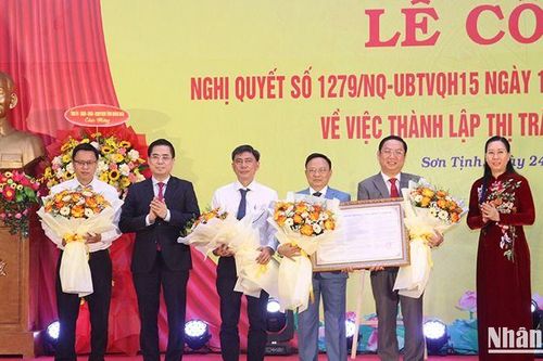 Quảng Ngãi công bố Nghị quyết của Ủy ban Thường vụ Quốc hội về việc thành lập thị trấn Tịnh Hà