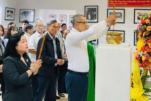 Phú Yên: Dâng hương tưởng niệm Luật sư-Chủ tịch Nguyễn Hữu Thọ