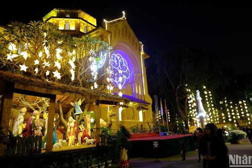 Vẻ đẹp lộng lẫy của các nhà thờ ở Hà Nội dịp Giáng sinh
