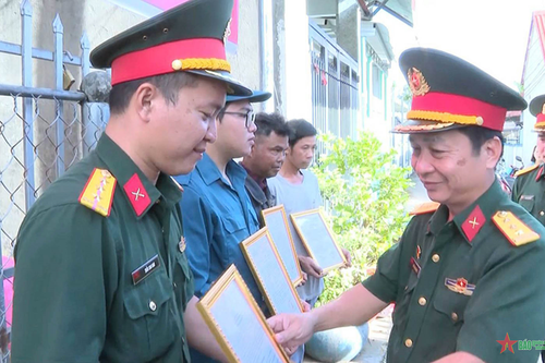 Bình Phước bàn giao 4 nhà đại đoàn kết tặng quân nhân, dân quân, người dân khó khăn