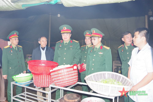 Quân khu 4 kiểm tra hoạt động hành quân dã ngoại làm công tác dân vận tại Quảng Trị