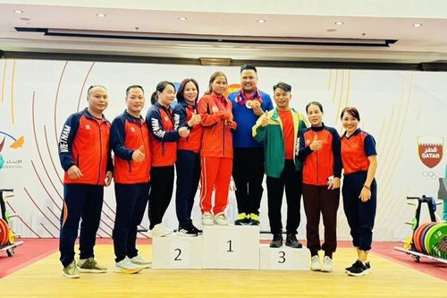 Lực sỹ KDương phá 3 kỷ lục