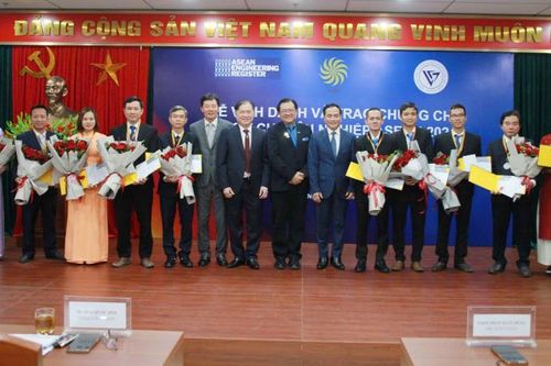 Thêm 13 Kỹ sư chuyên nghiệp Asean của Tổng Công ty điện lực miền Trung được vinh danh