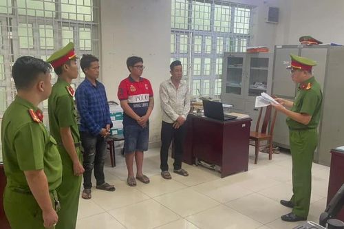 Bắt 2 tài xế cùng phụ xe tham gia 'hỗn chiến' trên đường
