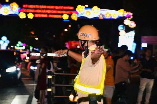 CSGT TPHCM căng mình điều tiết giao thông đêm Giáng sinh