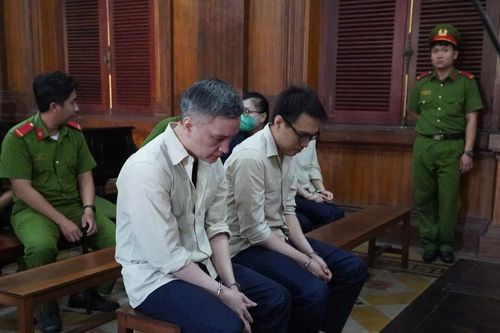 Phạt tù nhóm chỉnh sửa thông tin khách hàng của công ty tài chính