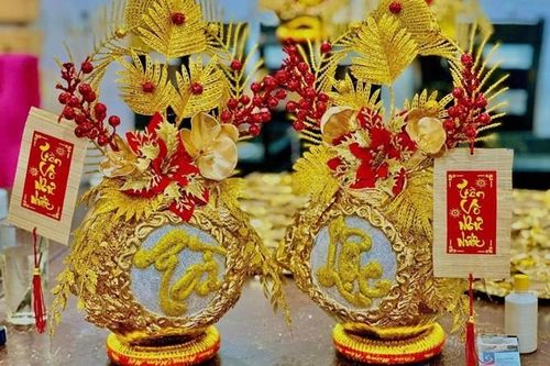 Dừa dát vàng tiền triệu hút khách chơi Tết Ất Tỵ 2025