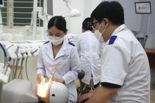 Đề xuất sinh viên khối ngành y dược miễn học phí