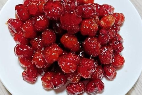 Quả dại bất ngờ hóa 'mỏ tiền', khách tranh nhau mua dịp Tết