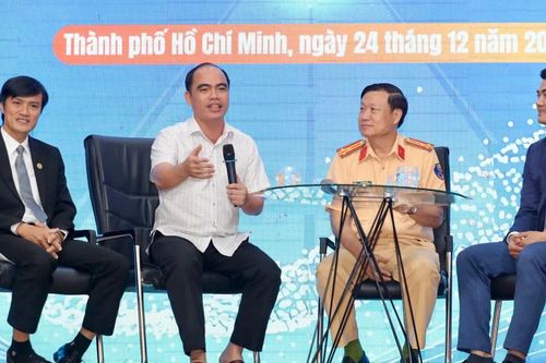 TPHCM: Khuyến khích người dân sử dụng phương tiện công cộng