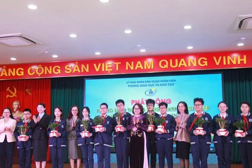 Học sinh Hà Nội hưởng ứng phong trào thi đua 'Sáng - Xanh - Sạch - Đẹp'