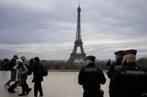 Cháy Tháp Eiffel, 1.200 du khách sơ tán khẩn cấp
