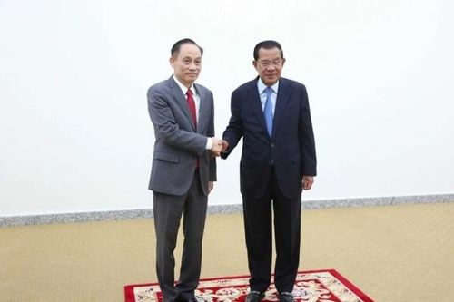 Trưởng ban Đối ngoại Trung ương Lê Hoài Trung thăm và làm việc tại Campuchia