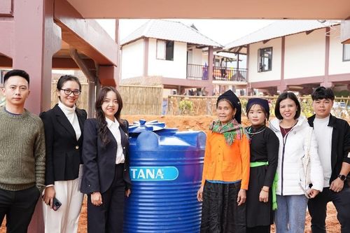 Tân Á Đại Thành chung tay tái thiết thôn Làng Nủ