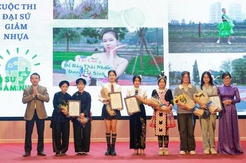 Học sinh Thủ đô nghĩ cách cứu môi trường ô nhiễm