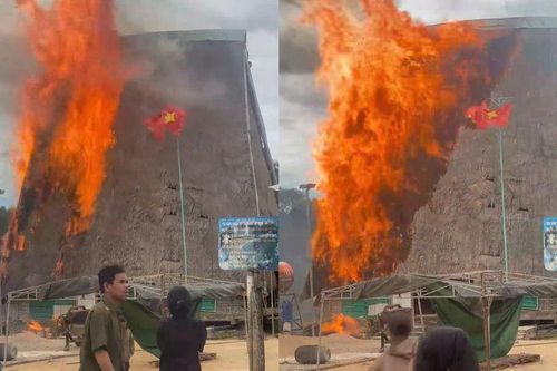 Cháy lớn khiến một nhà rông ở Tây Nguyên bị thiêu rụi hoàn toàn