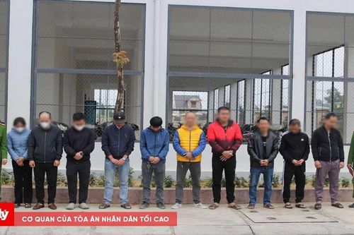 Khởi tố 12 đối tượng gây rối trật tự công cộng