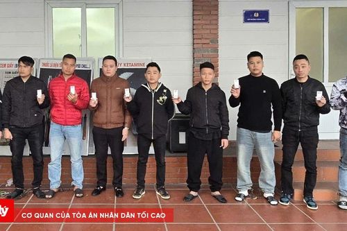 'Nấp' trong chung cư chơi ma túy vẫn không thoát