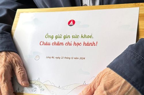 Bên trong chiếc hộp đựng lời hẹn ước kéo dài 15 năm với 22 đứa trẻ Làng Nủ
