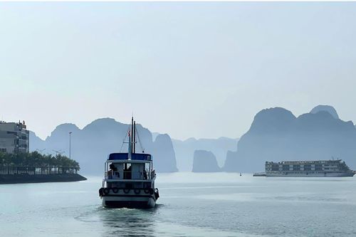 Quảng Ninh lên tiếng về tin đồn UNESCO loại vịnh Hạ Long khỏi danh sách di sản