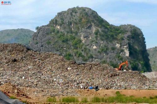 Vụ phát hiện thi thể trẻ sơ sinh ở bãi rác: Công an thông báo truy tìm tung tích