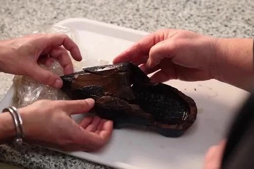 Hà Lan phát hiện đôi giày gỗ hiếm có tuổi đời khoảng 500 năm