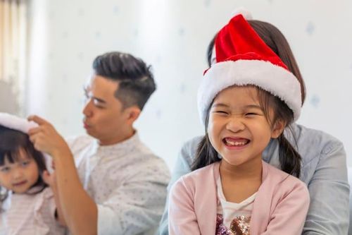 Giáng sinh không dối trá: Vì sao cha mẹ nên cân nhắc về câu chuyện ông già Noel
