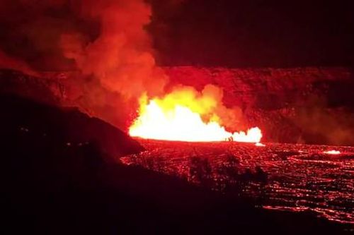 Siêu núi lửa Kilauea 'thức giấc', người dân ghi lại khoảnh khắc ấn tượng