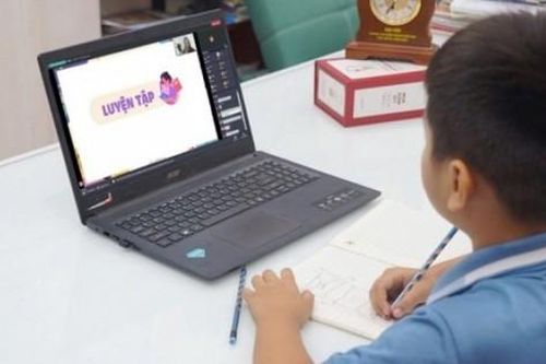 Uniclass: Cách mạng công nghệ trong học tập trực tuyến