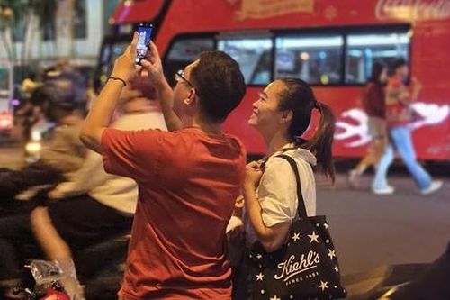 TP.HCM rực sáng, đẹp như cổ tích đêm Giáng sinh