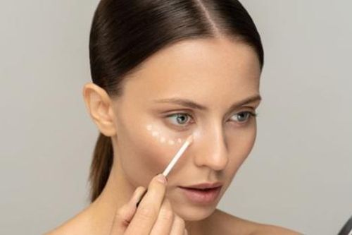 'Gỡ rối' chuyện bong tróc nền khi trang điểm