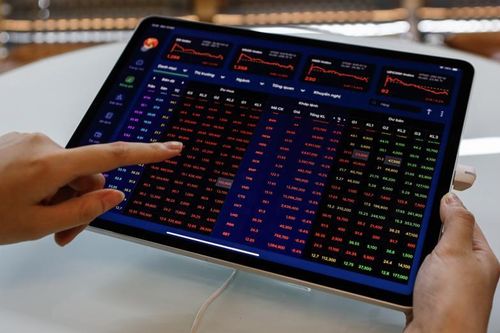 Vừa được dự báo lợi nhuận bùng nổ, vì đâu cổ phiếu bất động sản lại bay màu?
