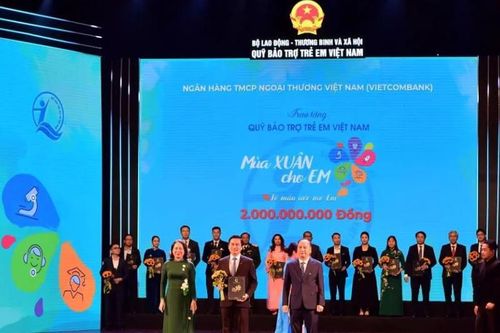 Vietcombank cam kết ủng hộ 2 tỷ đồng trong năm 2025 tại chương trình 'Mùa xuân cho em' lần thứ 18