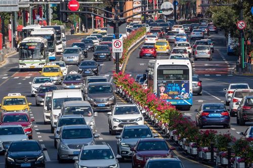 Nhu cầu dầu của Trung Quốc giảm mạnh do xe điện