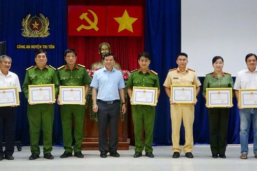 Huyện Tri Tôn tổ chức rút kinh nghiệm vụ cưỡng chế tại thị trấn Cô Tô