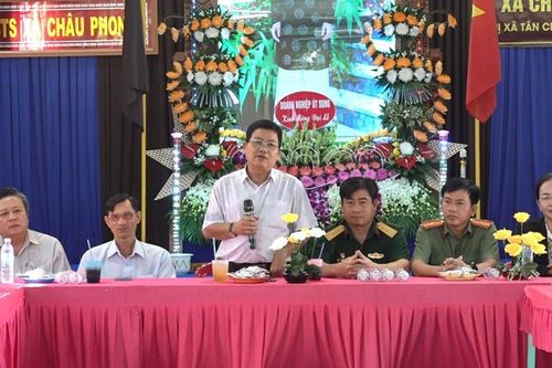 Lãnh đạo Thị ủy Tân Châu thăm và chúc mừng Ban Trị sự Phật giáo Hòa Hảo các địa phương trên địa bàn