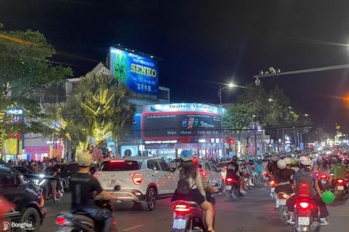 Biên Hòa nhộn nhịp đêm Giáng sinh
